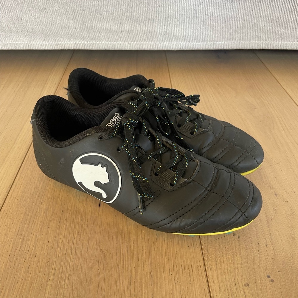 Puma Procat Youth Soccer Cleats, size 3